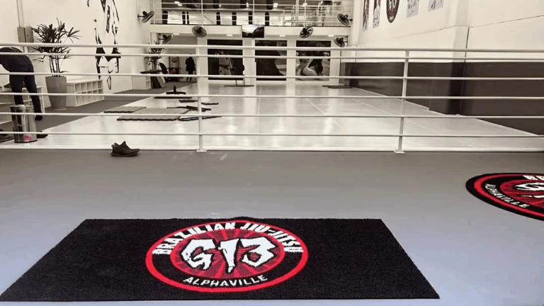 Estrutura da G13 BJJ Alphaville com área de treinamento